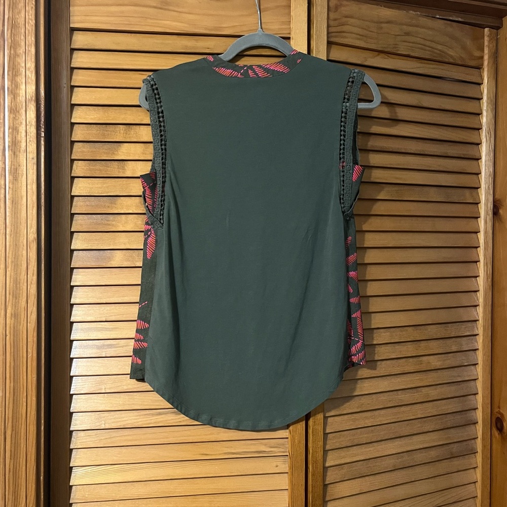 a new day Palm Leaf Sleeveless Blouse - Picture 3 of 6